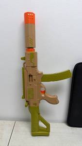 lot 85 image: Gonher 9500 Splitball Paper Gun (Beige & Green)