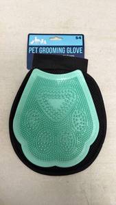 lot 96 image: Pet Grooming Glove