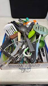 lot 108 image: Kitchen Utensil Lot