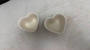 lot 151 image: Pfaltzgraff Ceramic Heart-Shaped Custard Cup Dishes in the Tea Rose Pattern - Set of 2