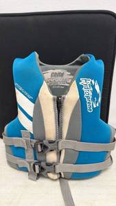 lot 161 image: Stearns Hydroprene Life Vest 30-50 lbs Blue White Gray