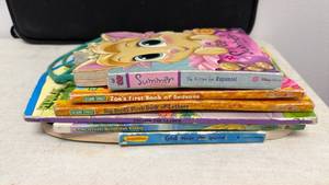 lot 181 image: Childrens Books Lot of 6 Titles