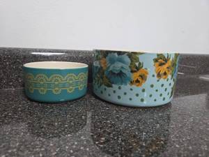 lot 263 image: The Pioneer Woman Stoneware Bowls 2-Pieces