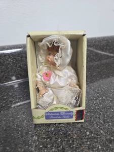 lot 272 image: SMALL Victorian Bisque Porcelain Baby Doll Cream Outfit Pink Flower