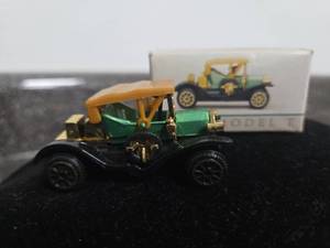 lot 281 image: 2 inch Ford Model T Die-Cast Toy Car with Box