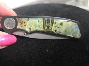 lot 287 image: American Wildlife Folding Pocket Knife Wolf Design
