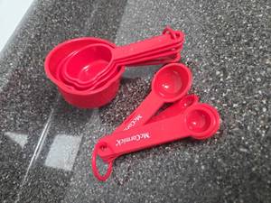 lot 298 image: Red Measuring Cups and Spoons Set 5-Piece