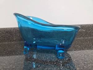 lot 307 image: Bath and Body Works Blue Glass Bathtub Decorative Dish