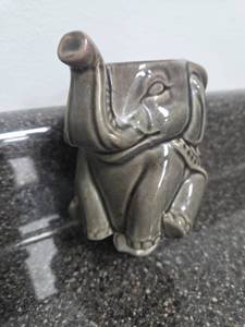 lot 310 image: Elephant Figurine Wax Warmer