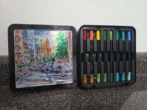 lot 314 image: Crayola Signature Markers 16-Color Set with City Street Art Tin