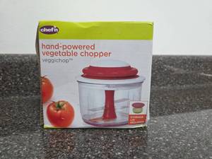 lot 349 image: Chefn VeggiChop Hand-Powered Vegetable Chopper 3.8 Cups 900ml