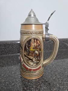 lot 353 image: Budweiser Beer Stein with Lid and Handle Decorative Collectible