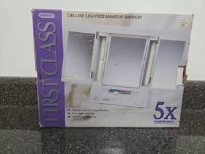 lot 361 image: Jerdon First Class Deluxe Lighted Makeup Mirror 5x Magnification JGL9W