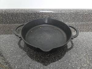 lot 367 image: The Pioneer Woman Cast Iron