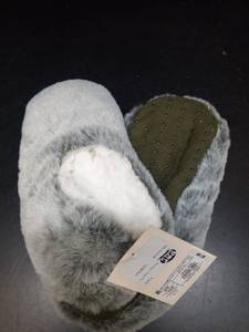 lot 1073 image: Womens Faux Fur Cozy Pull-On Slipper Socks - Olive Green SM - Retail $13