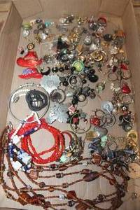 lot 5101 image: Misc. Jewelry