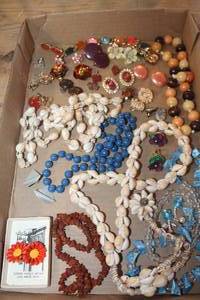 lot 5108 image: Misc. Jewelry