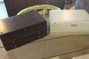 lot 5109 image: Vintage Jewelry Boxes