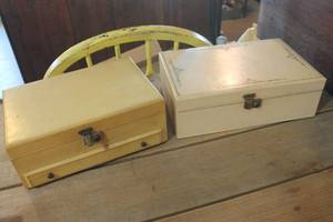 lot 5110 image: Vintage Jewelry Boxes