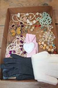 lot 5120 image: Misc. Jewelry and More