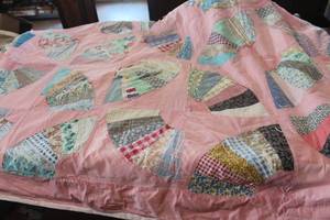 lot 5124 image: Vintage Full Size Cutter Quilt
