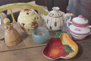 lot 5128 image: Vintage Apple Bowl, Sugar Bowl and More
