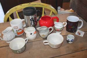 lot 5140 image: Creamers, Coffee Cups & More