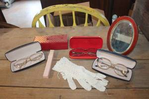 lot 5142 image: Vintage Glasses, Jewelry Box and More