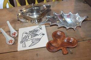 lot 5144 image: Bird Trivet, Serving Pitcher and More