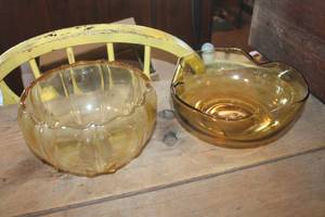 lot 5147 image: Vintage Yellow Glass Serving Bowls