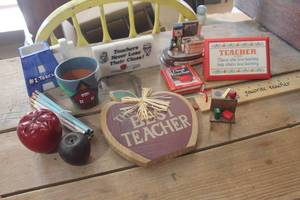 lot 5171 image: Teacher Items