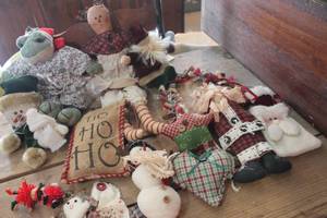 lot 5175 image: Christmas Items
