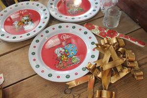 lot 5176 image: Christmas Cake Server and More