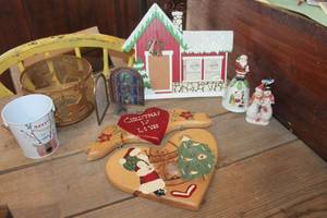 lot 5177 image: Christmas Dcor and More