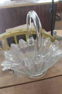 lot 5182 image: 14 Wide Glass Basket
