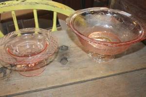 lot 5187 image: Vintage Pink Glass Compote Bowls