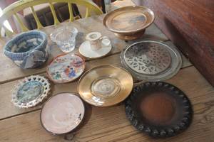 lot 5190 image: Dcor Plates, Candleholder and More