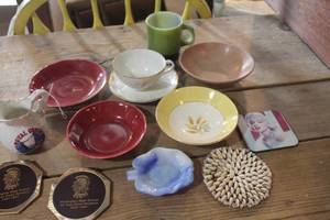 lot 5192 image: Vtg. Tea Cup, Saucers and More