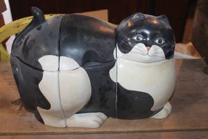 lot 5205 image: Cat Canisters