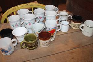 lot 5209 image: Lot of Coffee Cups