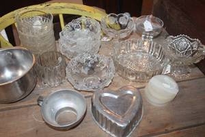 lot 5212 image: Vintage Glass Bowls and More