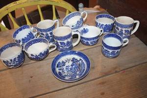 lot 5216 image: Vintage Made in Japan Cups and More