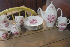 lot 5227 image: Vintage Tea Set
