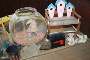 lot 5233 image: Fish Bowl and More