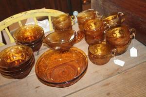 lot 5240 image: Vintage Amber Glass Dishes