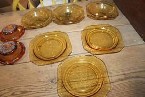 lot 5243 image: Vintage Yellow Glass Plates and More