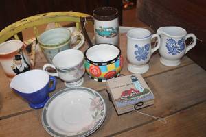 lot 5247 image: Pfaltzgraff Creamer and More