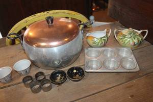 lot 5252 image: Vintage Pot, Creamer, Sugar Bowl & More