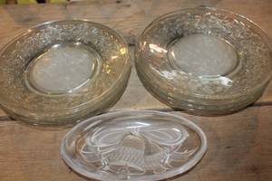 lot 5255 image: Clear Glass Poinsettia Dishes and More
