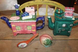 lot 5256 image: Novelty Teapots and More